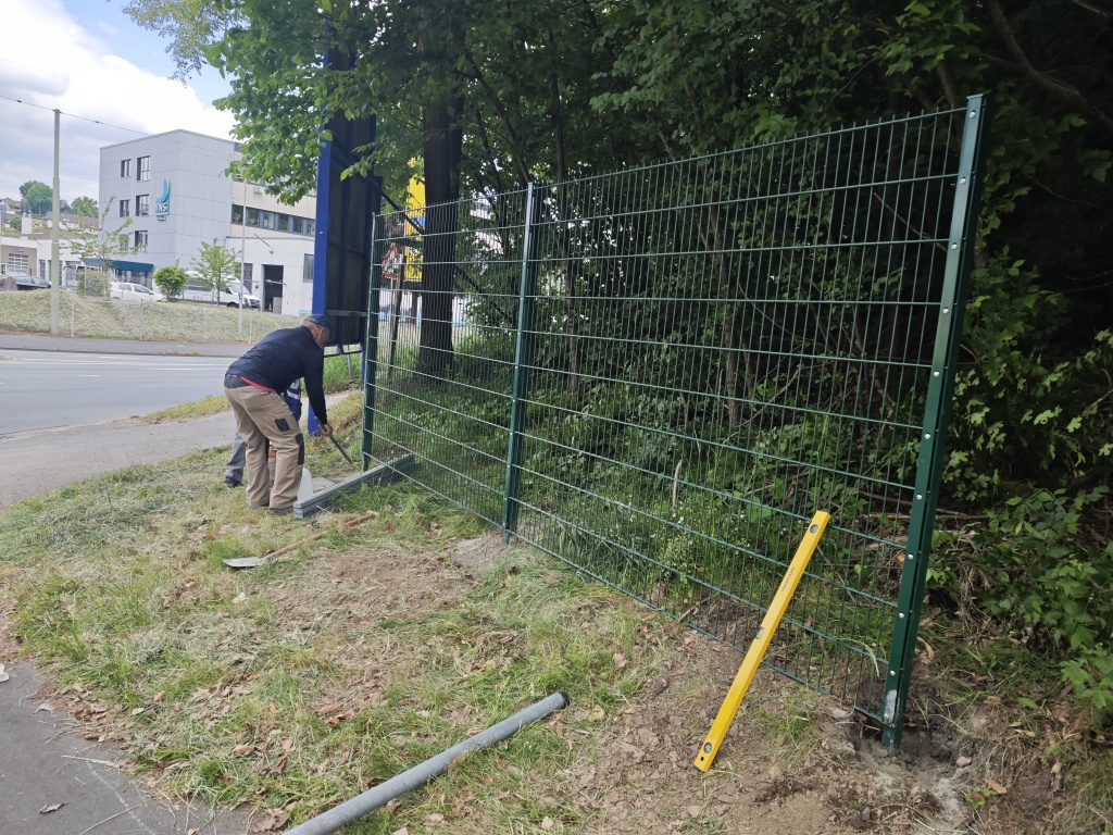 Neue Befestigungsmöglichkeit für Vereinsbanner an der Hauptkreuzung